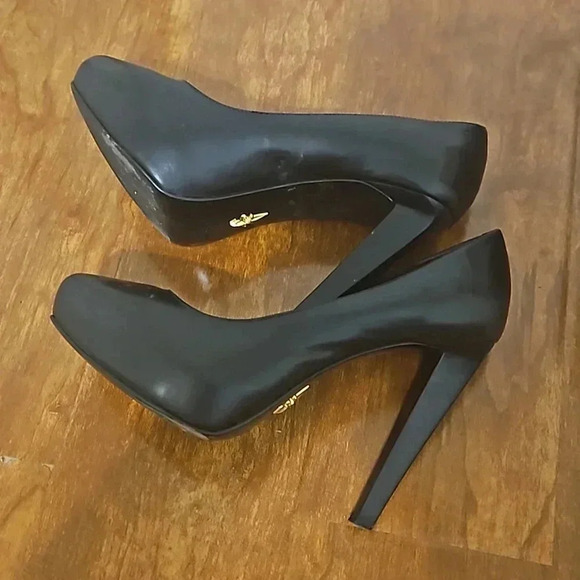 Pour La Victoire Leather Heels - Picture 2 of 8